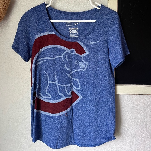 Nike Tops - Chicago Cubs Nike Tee‎